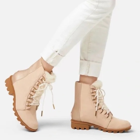 Sorel Phoenix Short Lace Luxe Shearling Fur Booties sz 8 - Picture 1 of 11